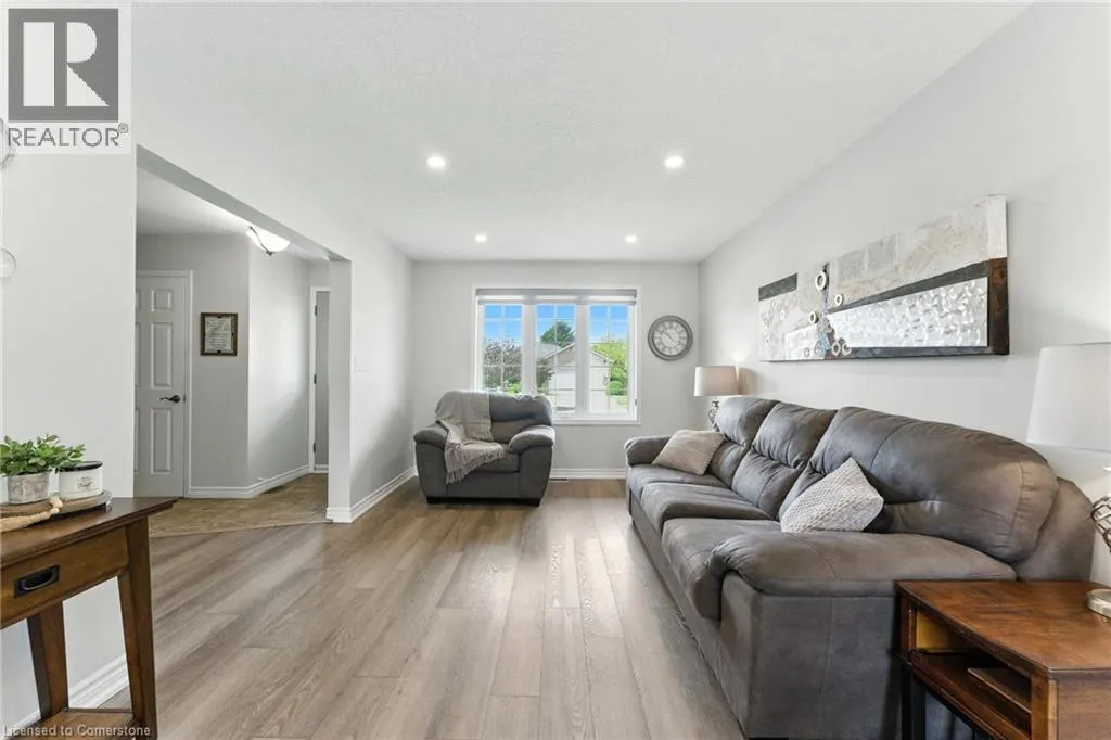 252 FENNEL Street