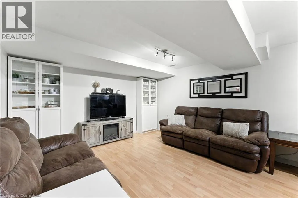 252 FENNEL Street
