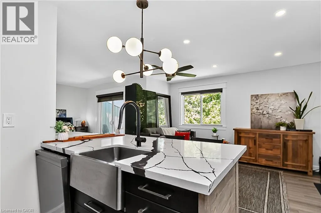 15 DAWSON Drive Unit# 3, #3