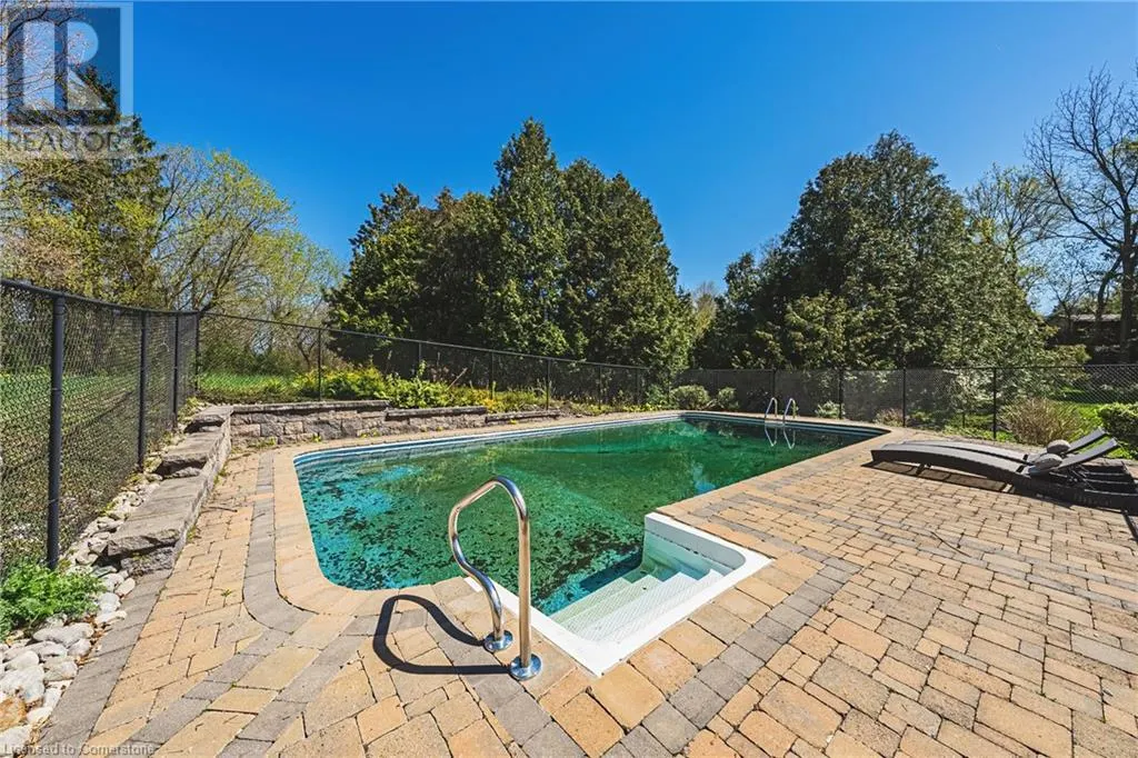 6 IRIS Court
