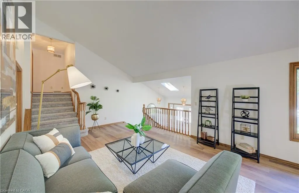 391 NORTHLAKE Drive