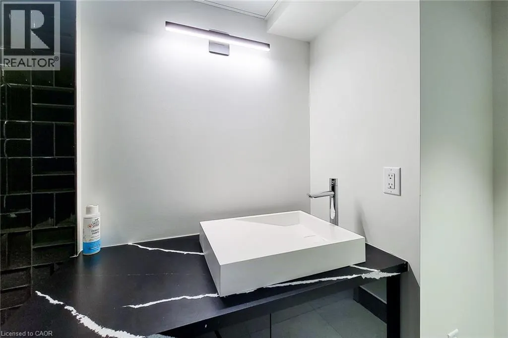 600 NORTH SERVICE Road Unit# 213, #213