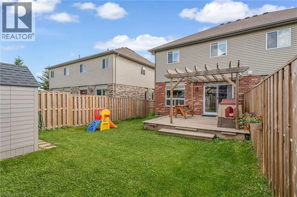 19 OAKES Crescent