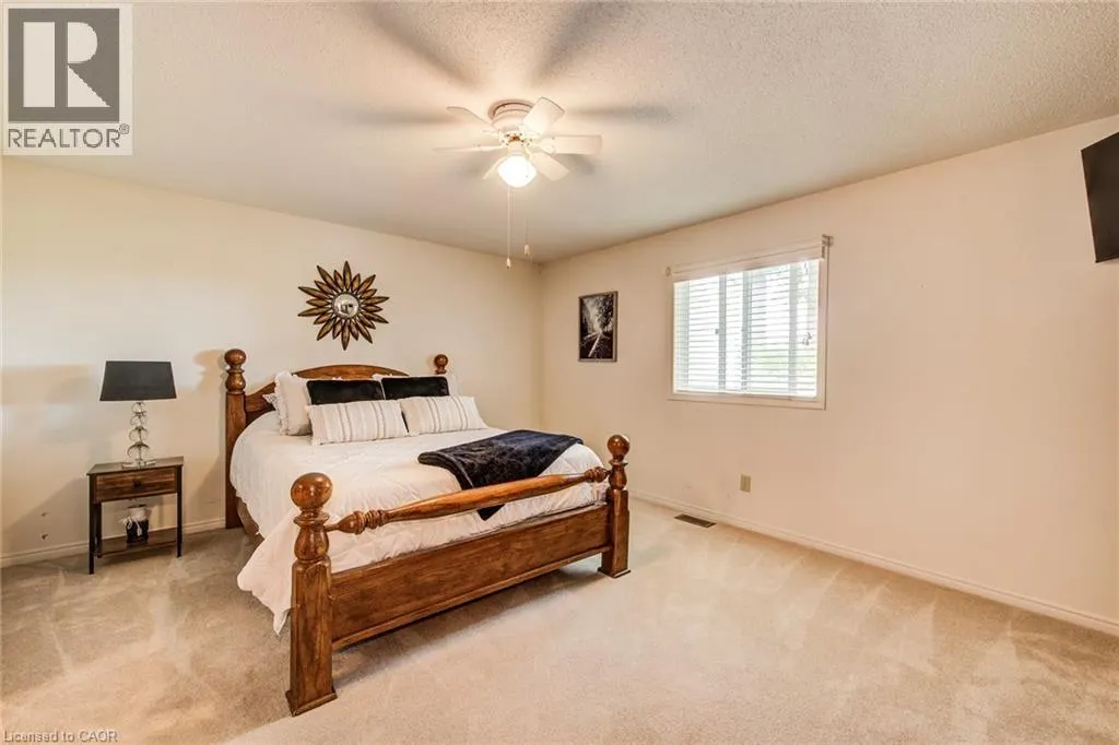 33 SUMMIT Crescent