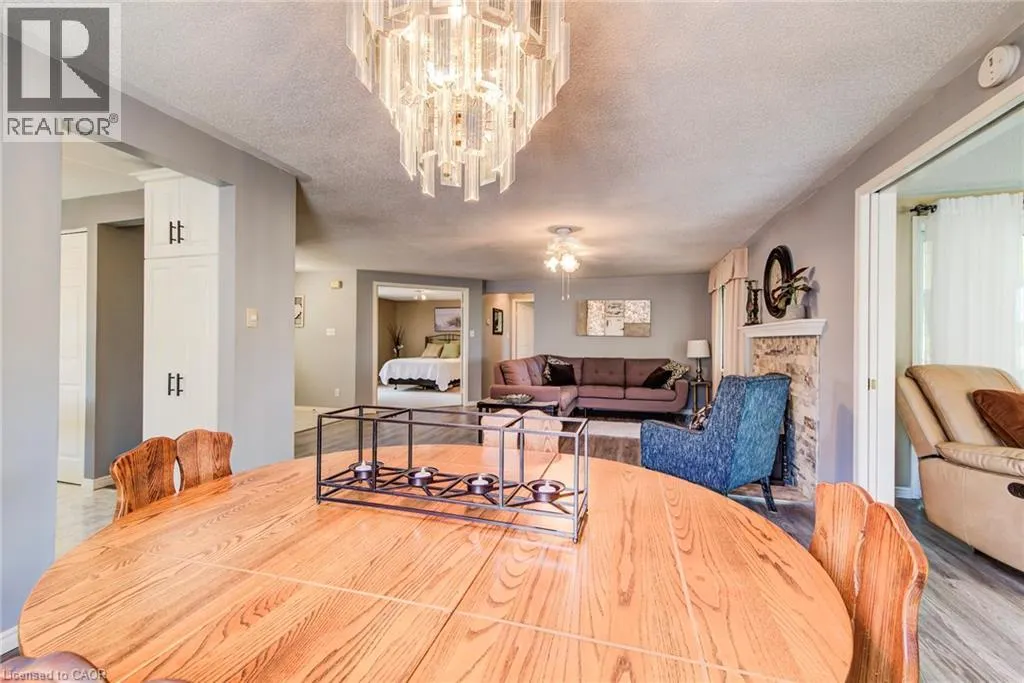 33 SUMMIT Crescent