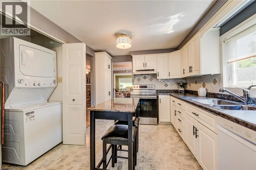 33 SUMMIT Crescent