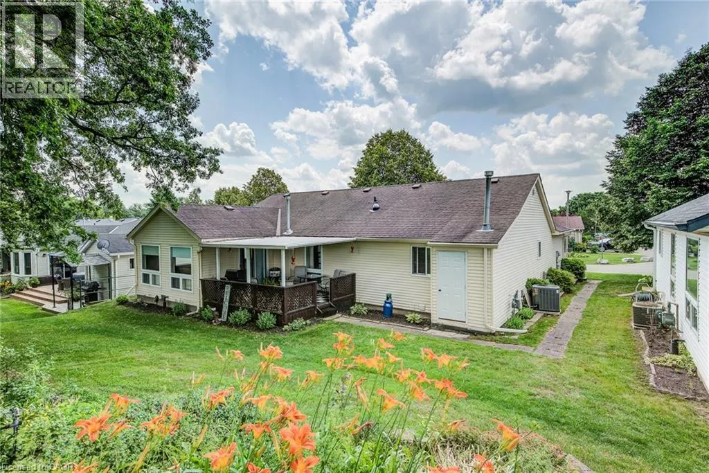 33 SUMMIT Crescent