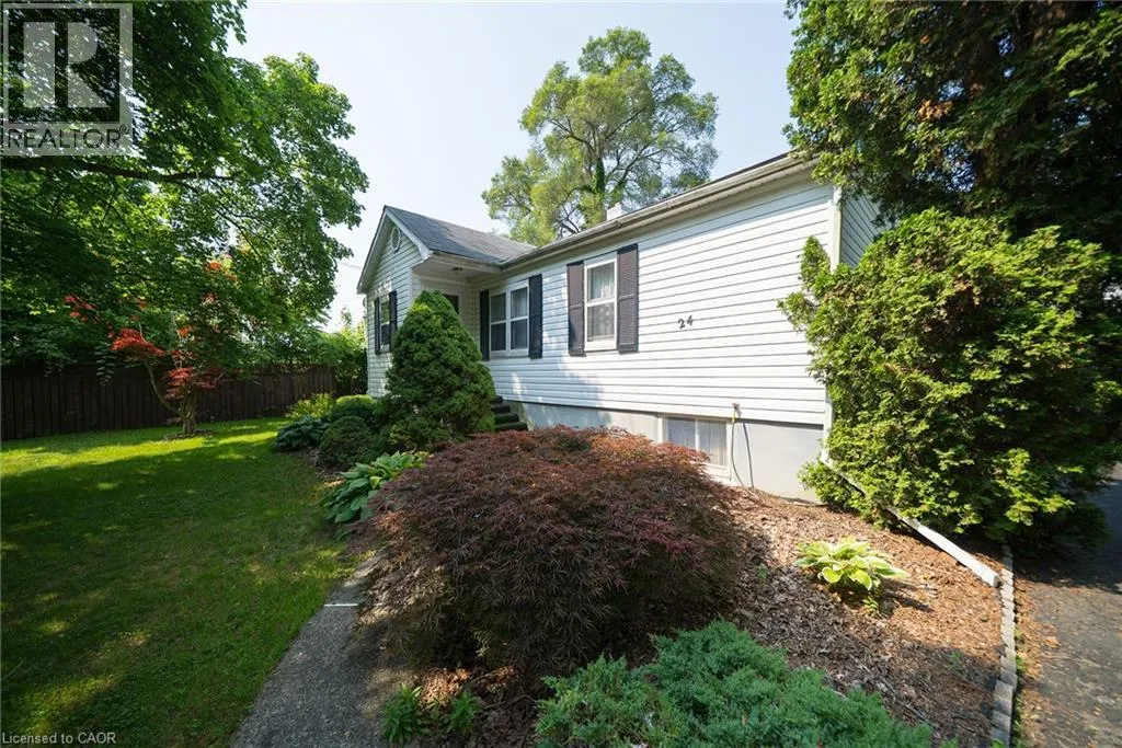 24 HUNT Street N