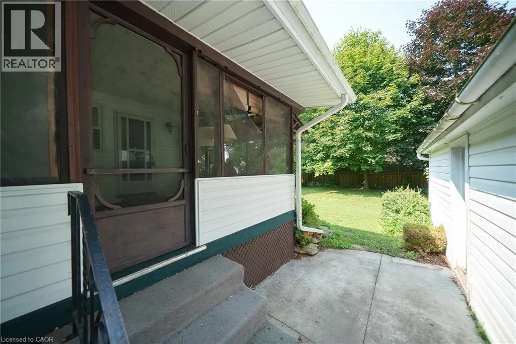 24 HUNT Street N