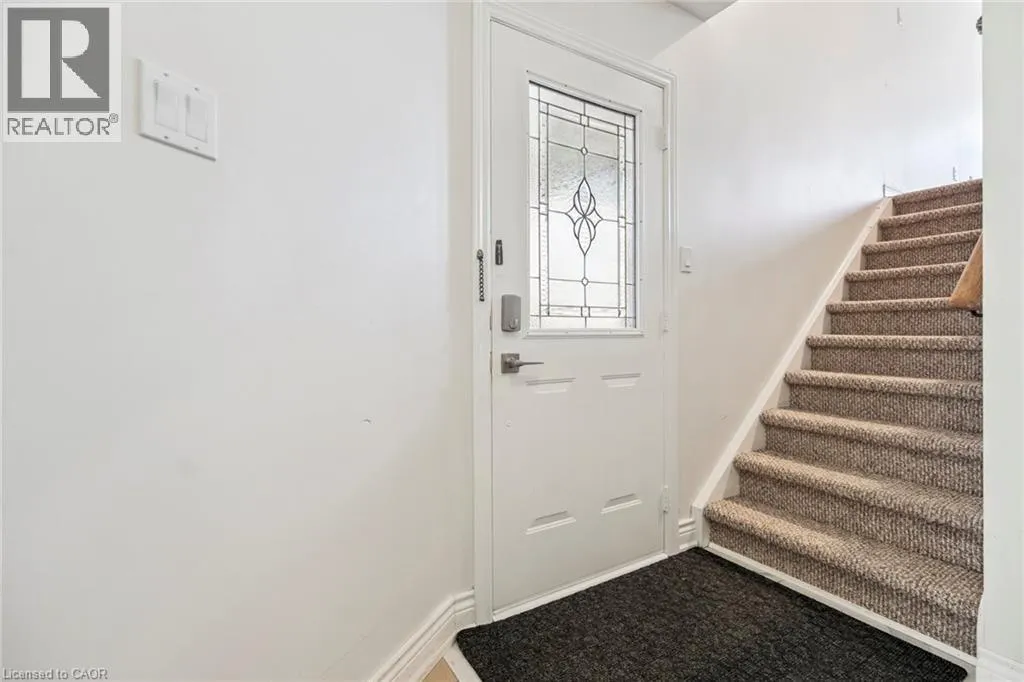 102 NISKA DR