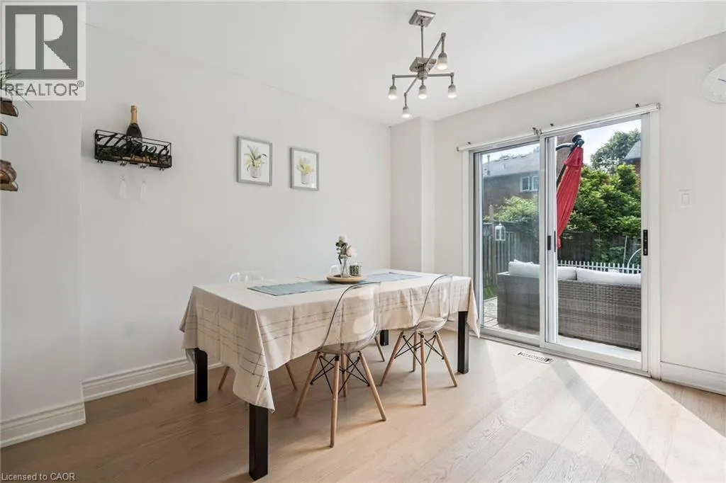102 NISKA DR