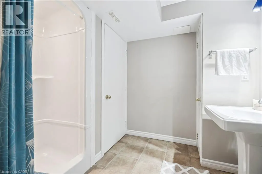 102 NISKA DR