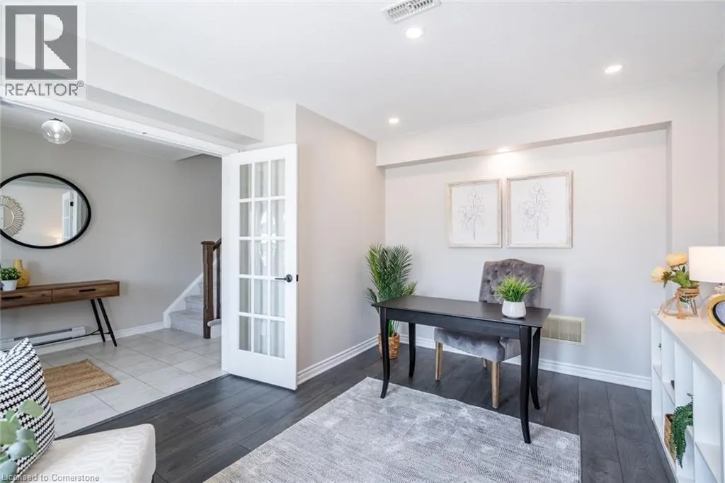 230 AVONSYDE Boulevard Unit# 15, #15