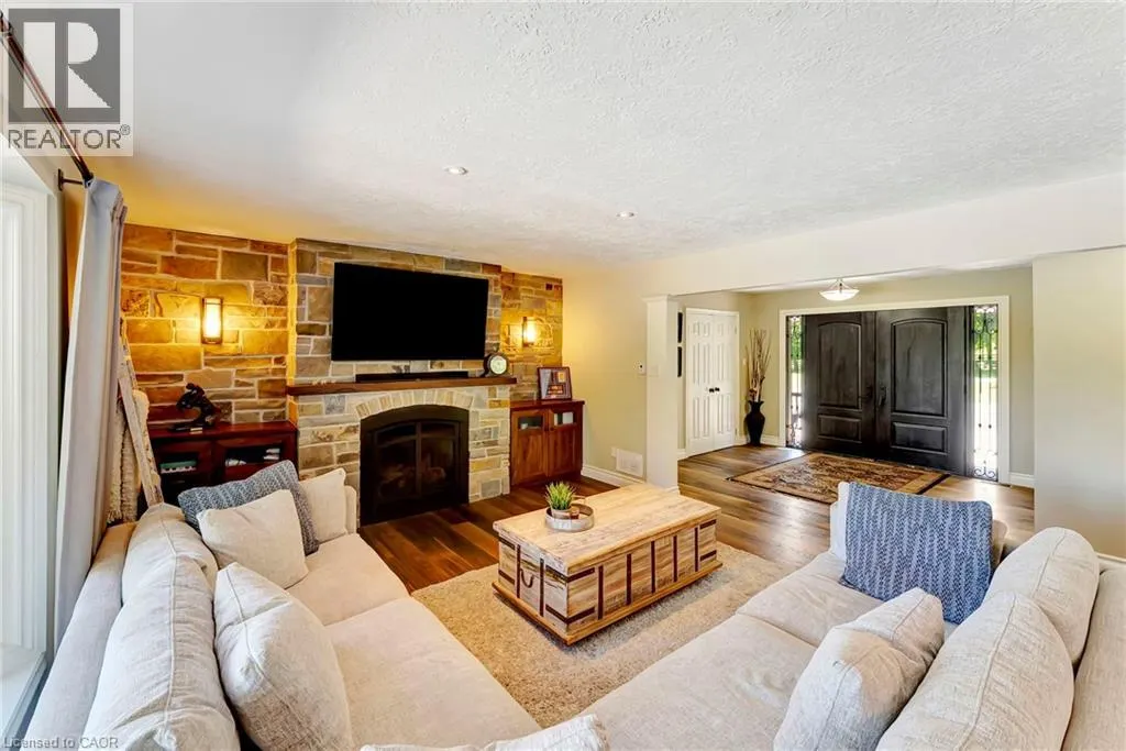 999 W GOVERNORS Road W