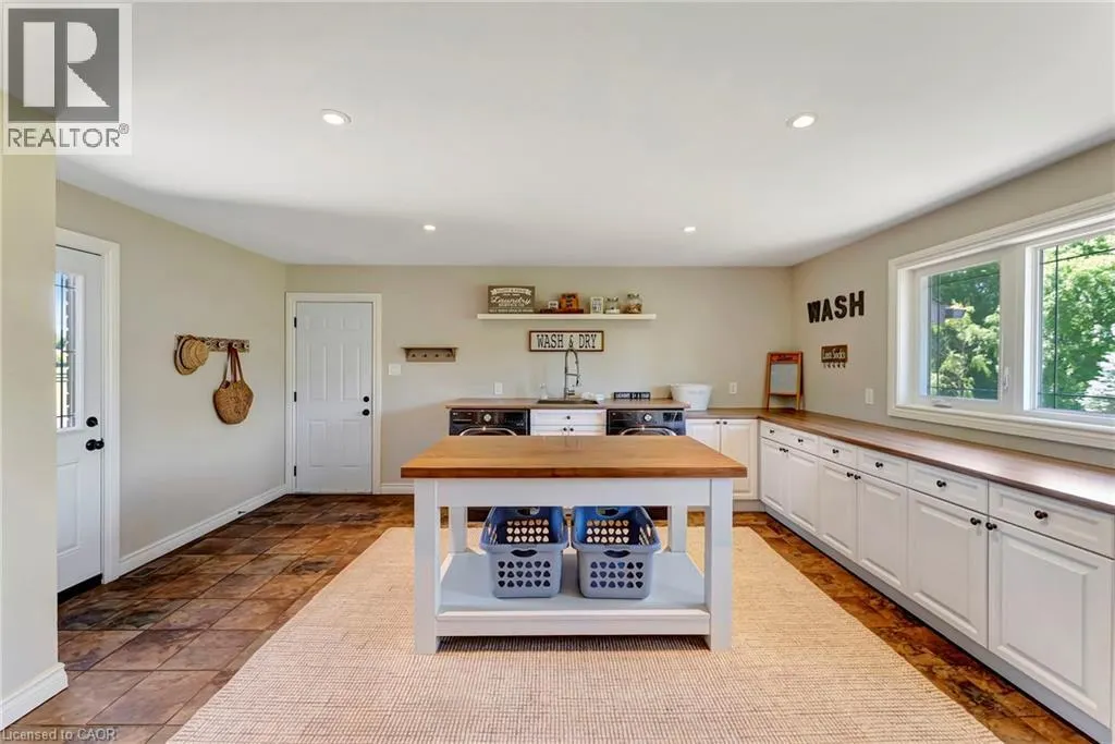 999 W GOVERNORS Road W