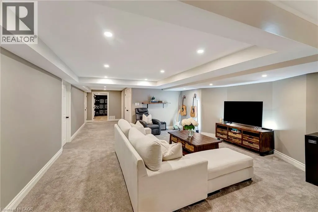 999 W GOVERNORS Road W