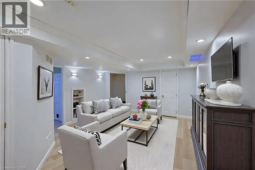 765 WOODHILL Drive