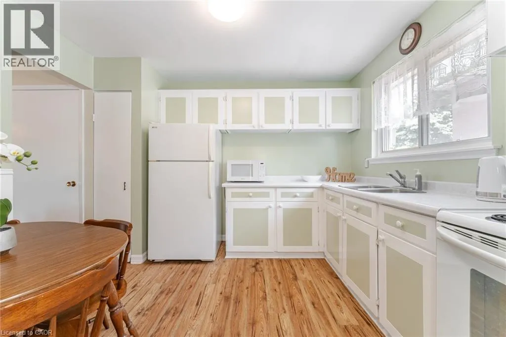 48 GLENMORE Crescent