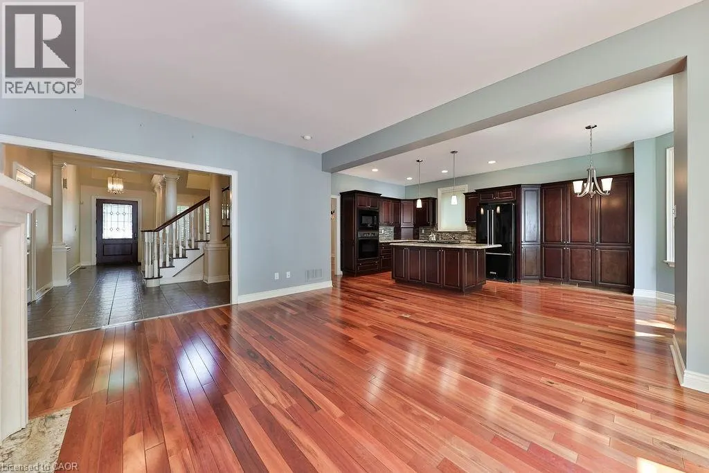 14 HOLYROOD Avenue