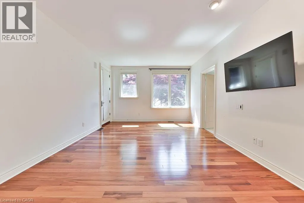 14 HOLYROOD Avenue