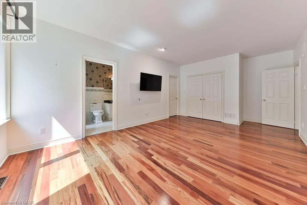 14 HOLYROOD Avenue