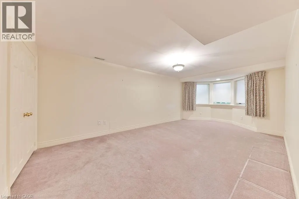 14 HOLYROOD Avenue