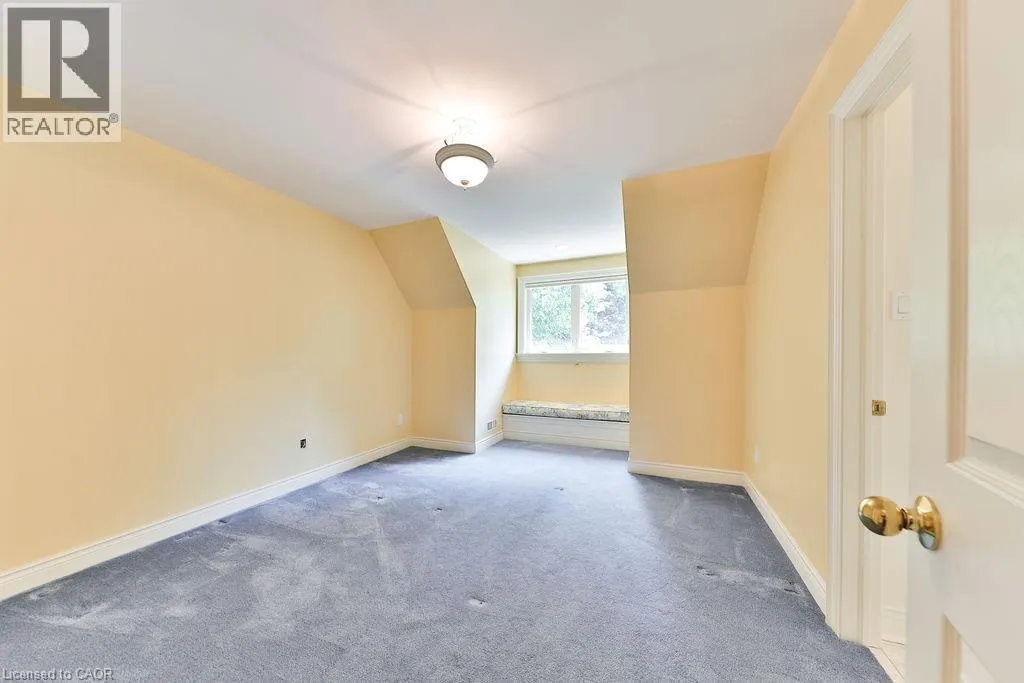 14 HOLYROOD Avenue