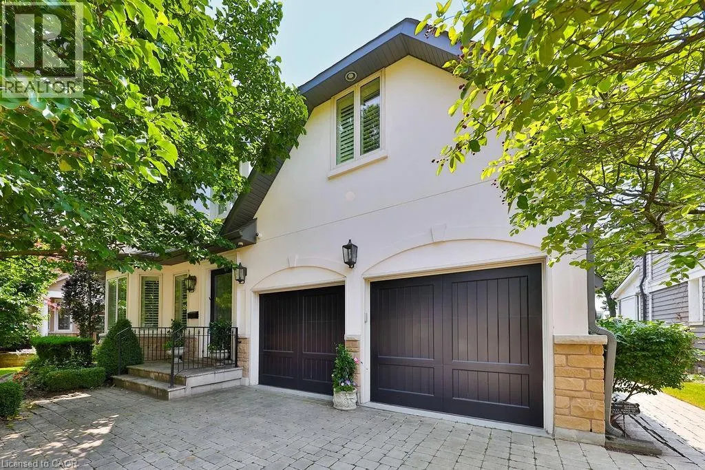 14 HOLYROOD Avenue