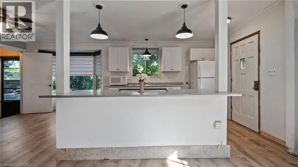 873 SOUTH PELHAM Road