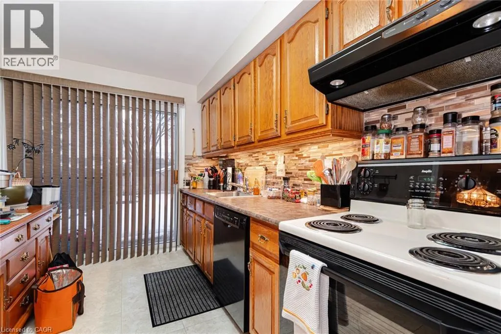 5 STERNE Avenue