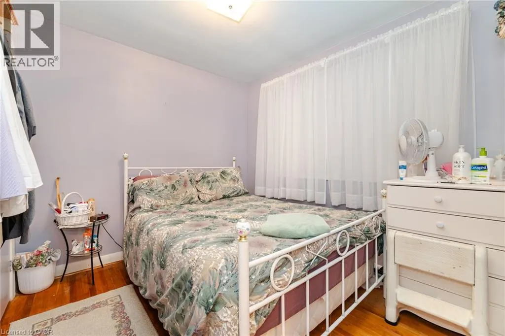 5 STERNE Avenue