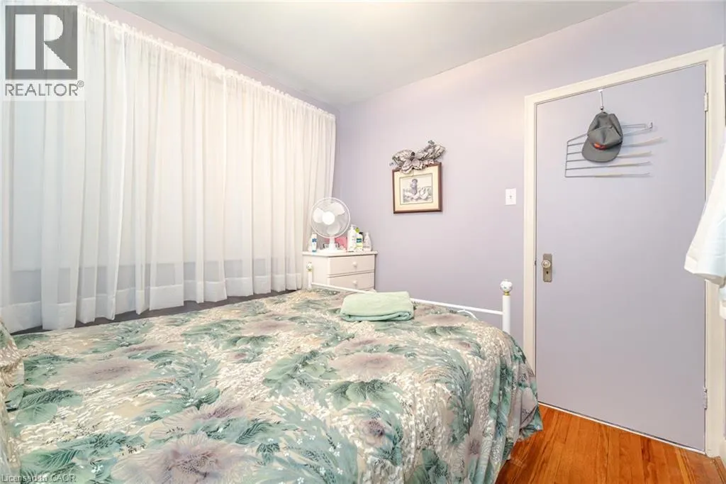 5 STERNE Avenue