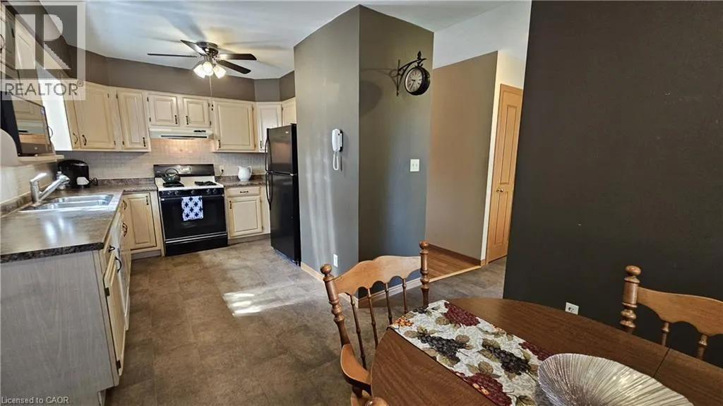 42 DONLY Drive S Unit# 11, #11