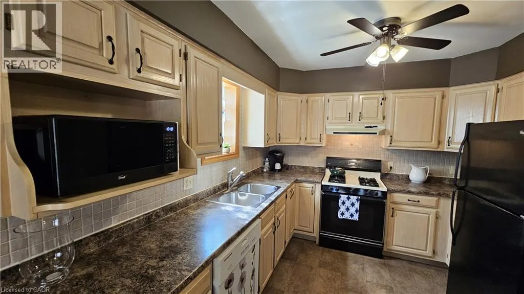 42 DONLY Drive S Unit# 11, #11