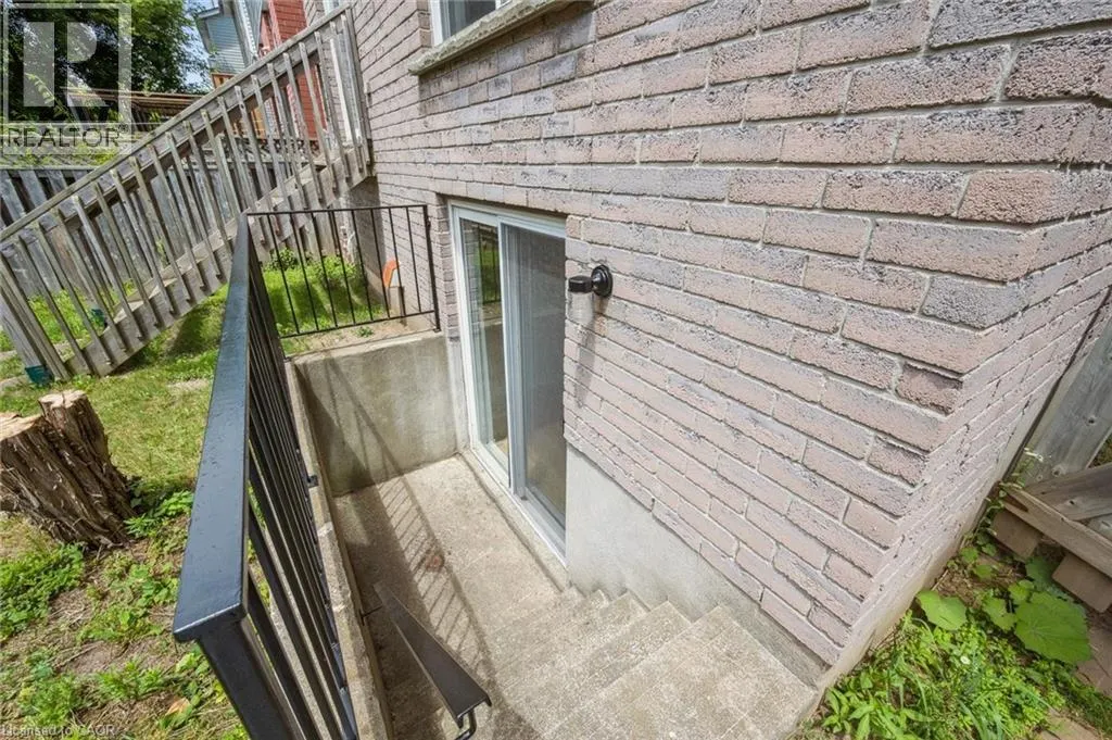 71 MOSS Place