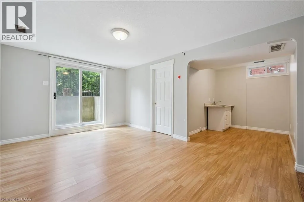 71 MOSS Place