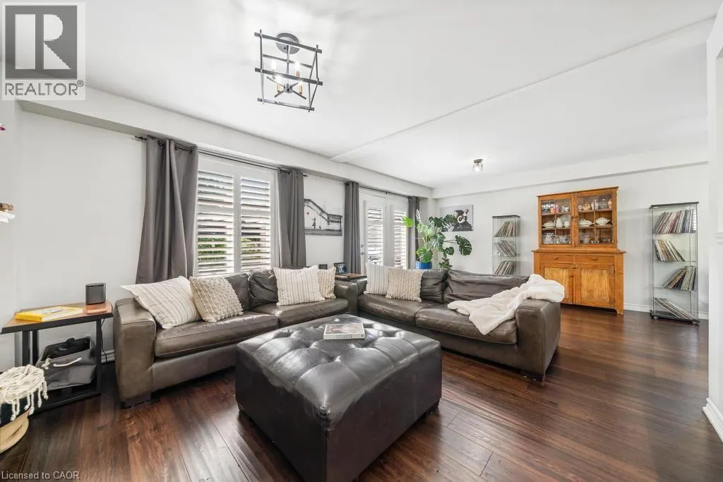 12 VALRIDGE Court