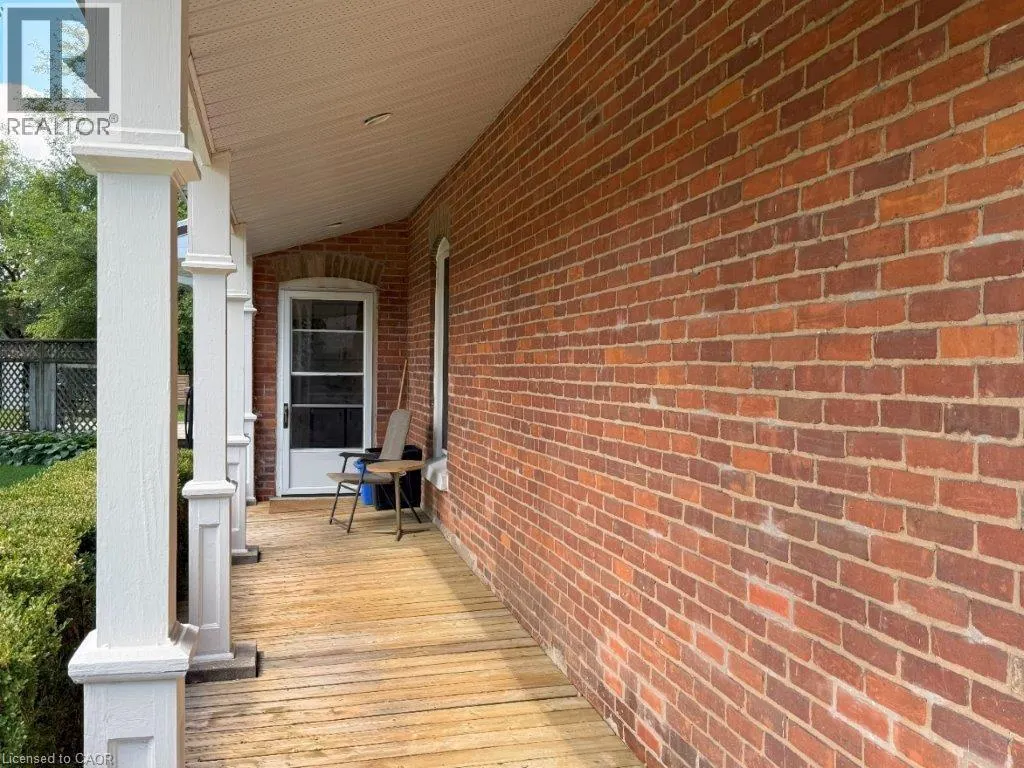 162 WELLINGTON Street