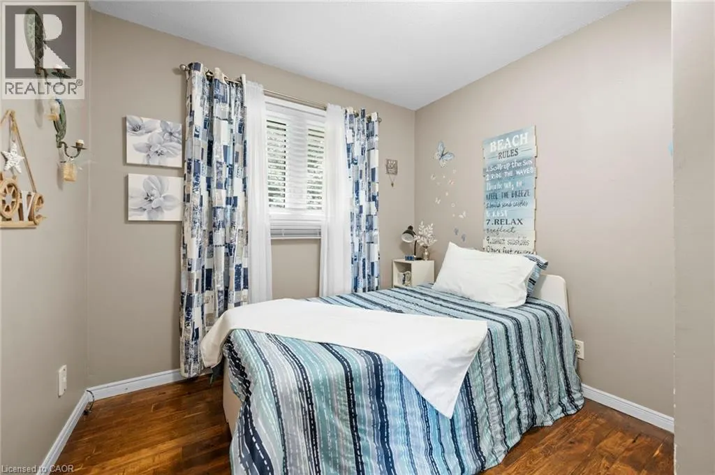 3 KAMPS Crescent