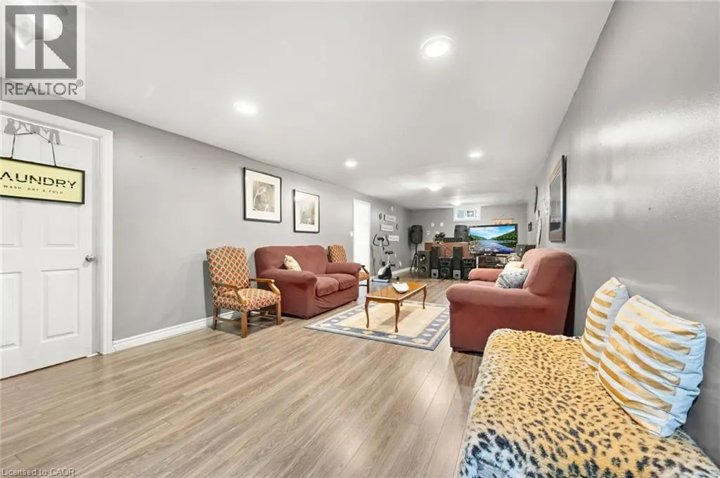 3 KAMPS Crescent