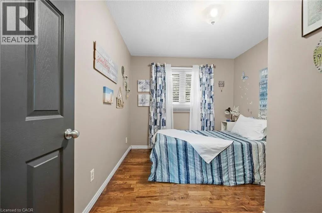 3 KAMPS Crescent