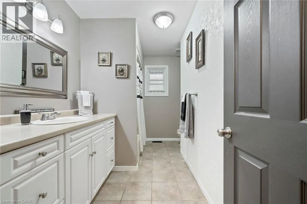 3 KAMPS Crescent