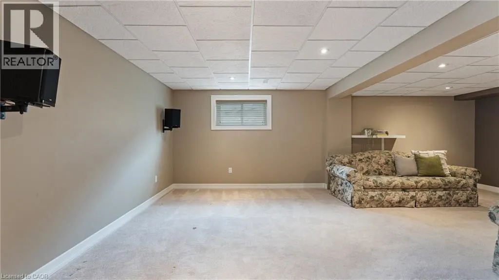 22 COBBLESTONE Drive