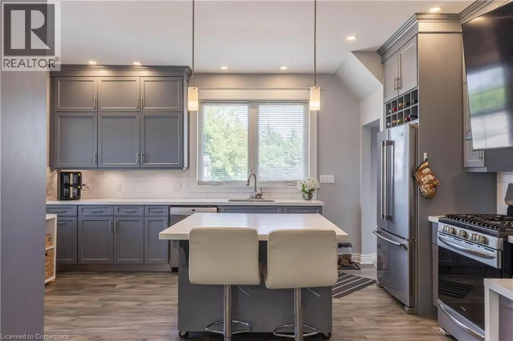 649 LAKESHORE Road