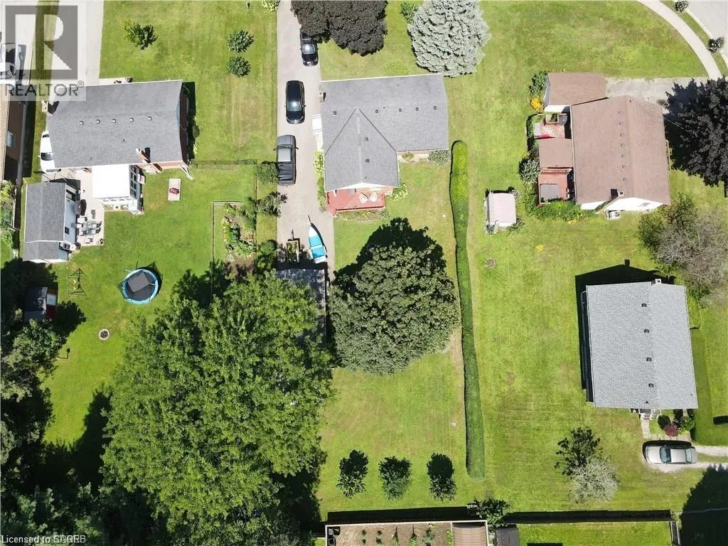 22 CHARLTON Crescent