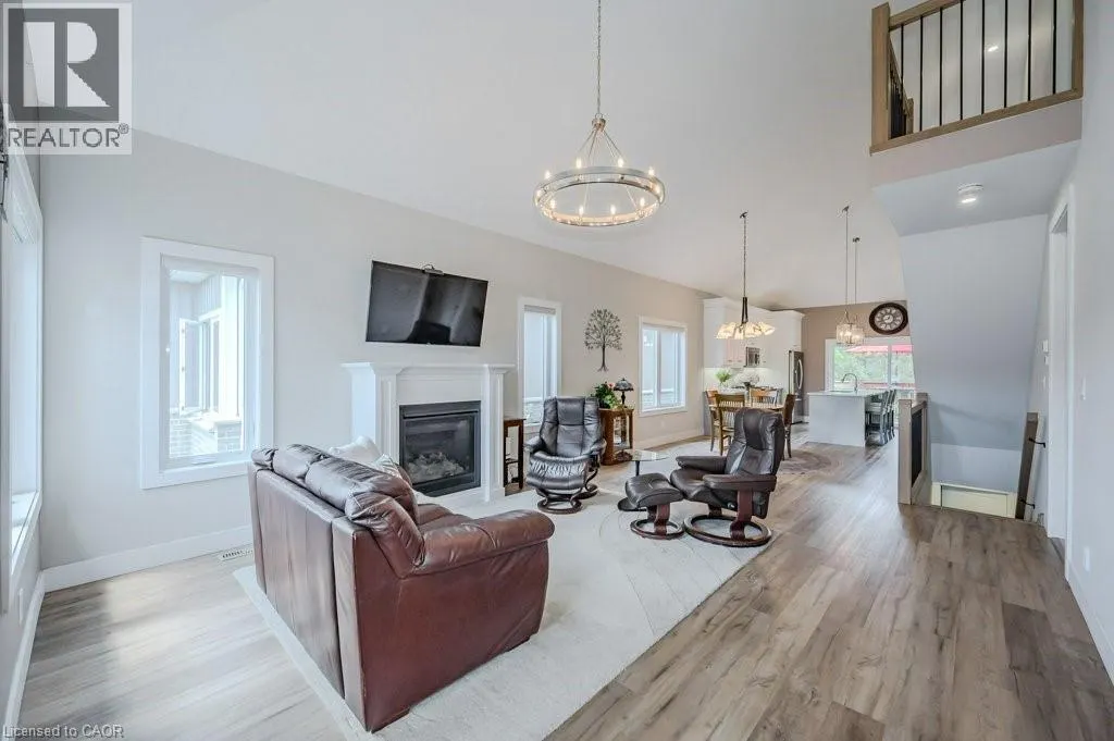 744 NELSON Street W Unit# 18, #18
