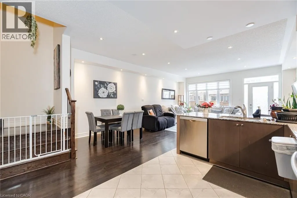7 LADY EVELYN Crescent