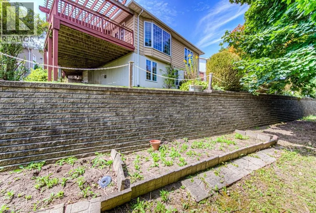 38 CHARNWOOD Court
