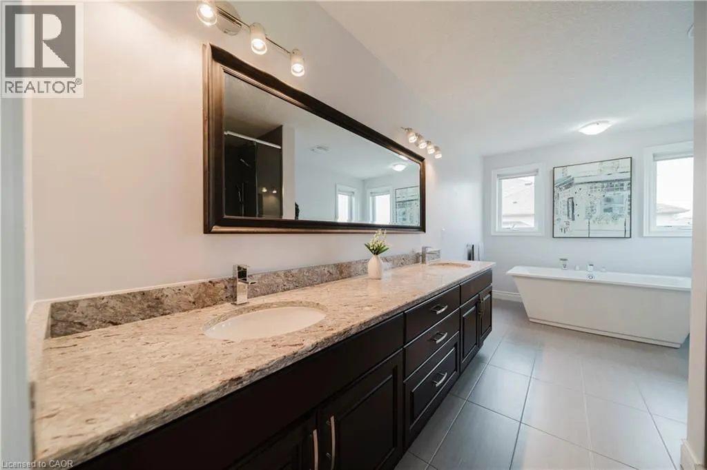 139 SCHWEITZER Crescent