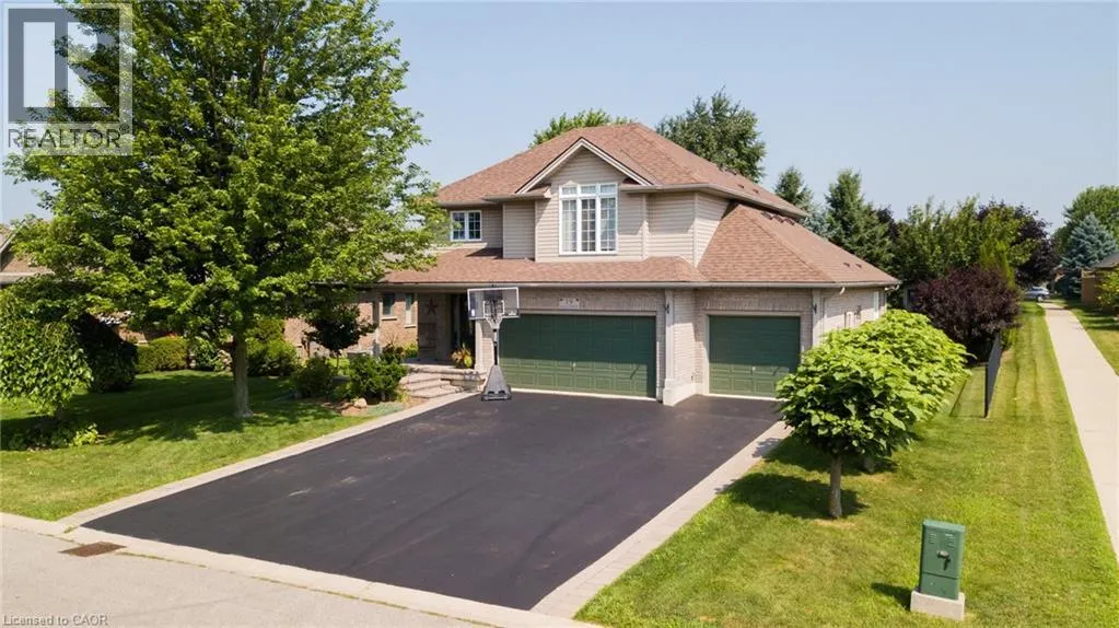 19 COULAS Crescent